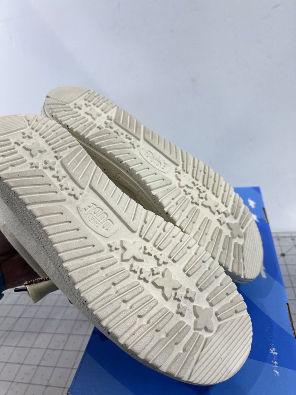 Hey Dude Men's Wally Americana Casual Shoes - Off White Sz. 7 New - Picture 5 of 7